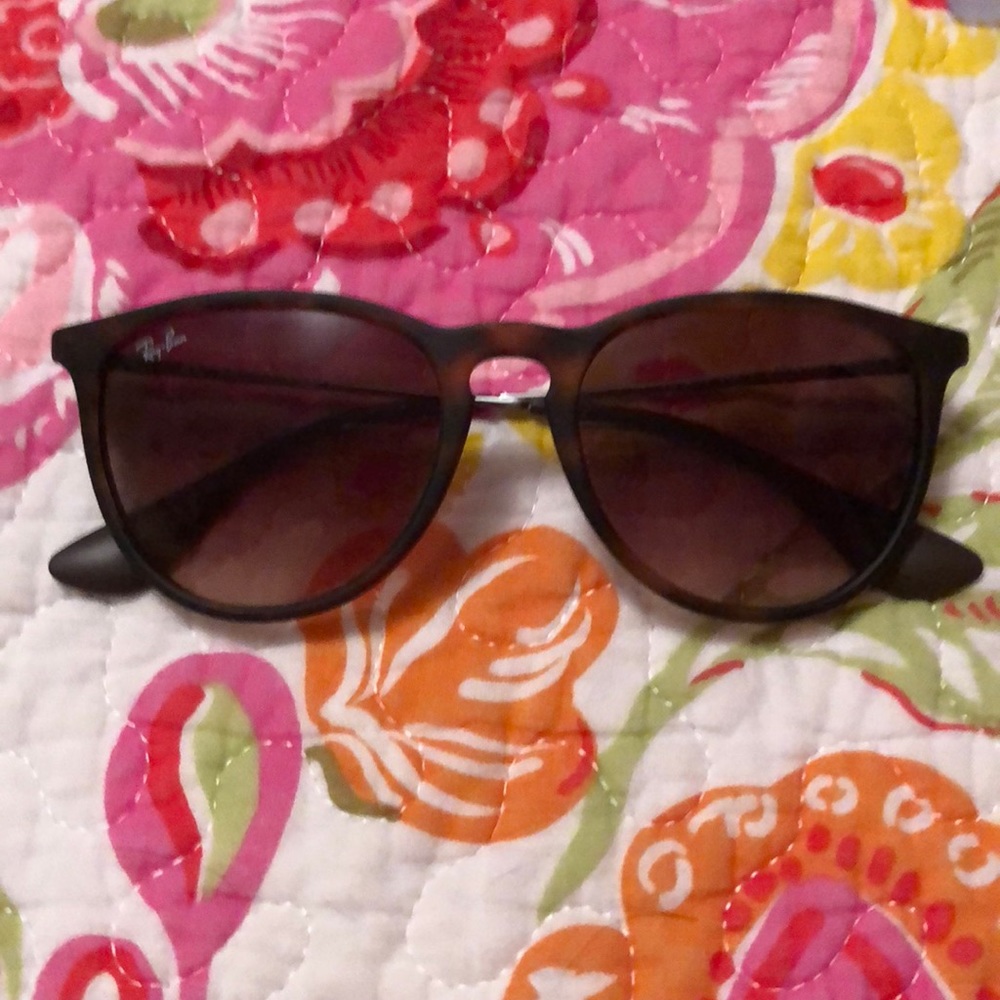 Ray-Ban Erika tortoiseshell sunglasses!